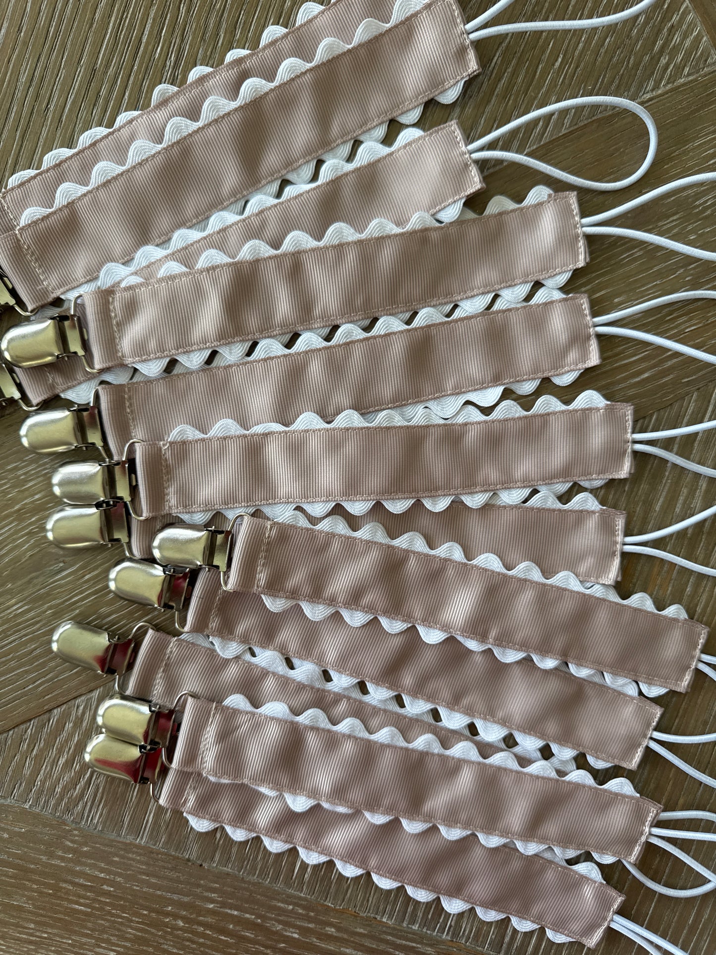 Scalloped Paci Clip Destash